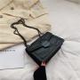New fashionable and minimalist crossbody rivet single shoulder chain small square bag