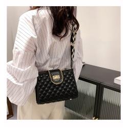 Diamond Lattice Thread Bag 2021 Spring New Fashion Messenger Bag Small Square Zipper Chain Bag with Lock