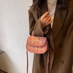 New niche diamond cross body fashionable and trendy one shoulder handbag