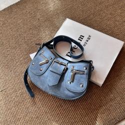 Europe And The United States Fashion Vintage Rivet Female New High-Grade Motorcycle Wind Shoulder Underarm Cool Crossbody Bag