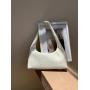New Wholesale Women's Shoulder Bag Fashion Women's Wood Bead Beach Bag Leisure Bead Knitted Bag