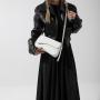 A niche new fashion single shoulder diagonal span minimalist small square bag