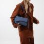 A niche new fashion single shoulder diagonal span minimalist small square bag