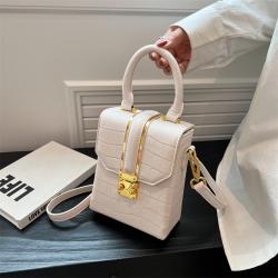 2022 New Korean Versatile One Shoulder Crossbody Fashion Small Square Bag Vintage Bag Women