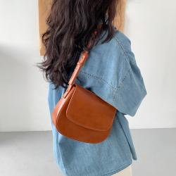 Customized LOGO Brown Handbag Pu Leather Adjustable Strap Shoulder Simple Half Round Flap Saddle Bag Ladies