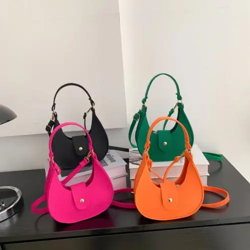 Yiwu Be Lucky Handbag 2023 New Mini Woven Small Square Open Bag  Tote Chain Messenger Bag Women