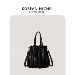 New Design Drawstring Shoulder Bag Plain Creative Trend Fashion Messenger Bag Striped Pleated Bucket Bag
