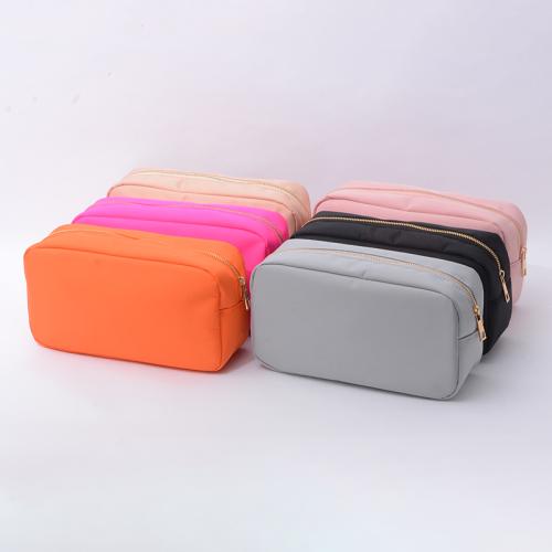 Durable Waterproof Fashion Clutch Pouch Metal Zip Cosmetic Bag Nylon Customize Logo Letters Patch Gifts Rectangular Makeup Bag