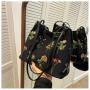 Large capacity embroidery todot female summer 2023 new tide cloth bag niche embroidery shoulder bag texture bucket bag