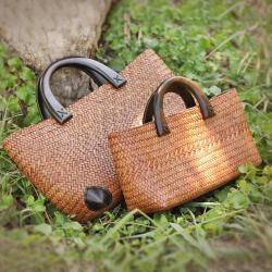 Handmade Women Ladies Woven Straw Rattan Basket Beach Tote Handbag Bag For Women Holiday With Leather Conner Patches
